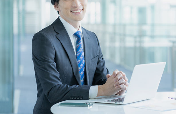 2,000名以上の専門家ネットワーク